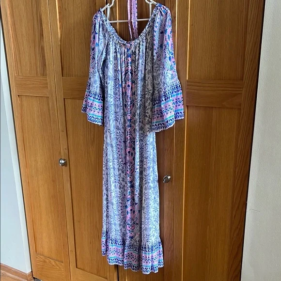 Lilly Pulitzer maxi dress can be worn off shoulder - Picture 2 of 3